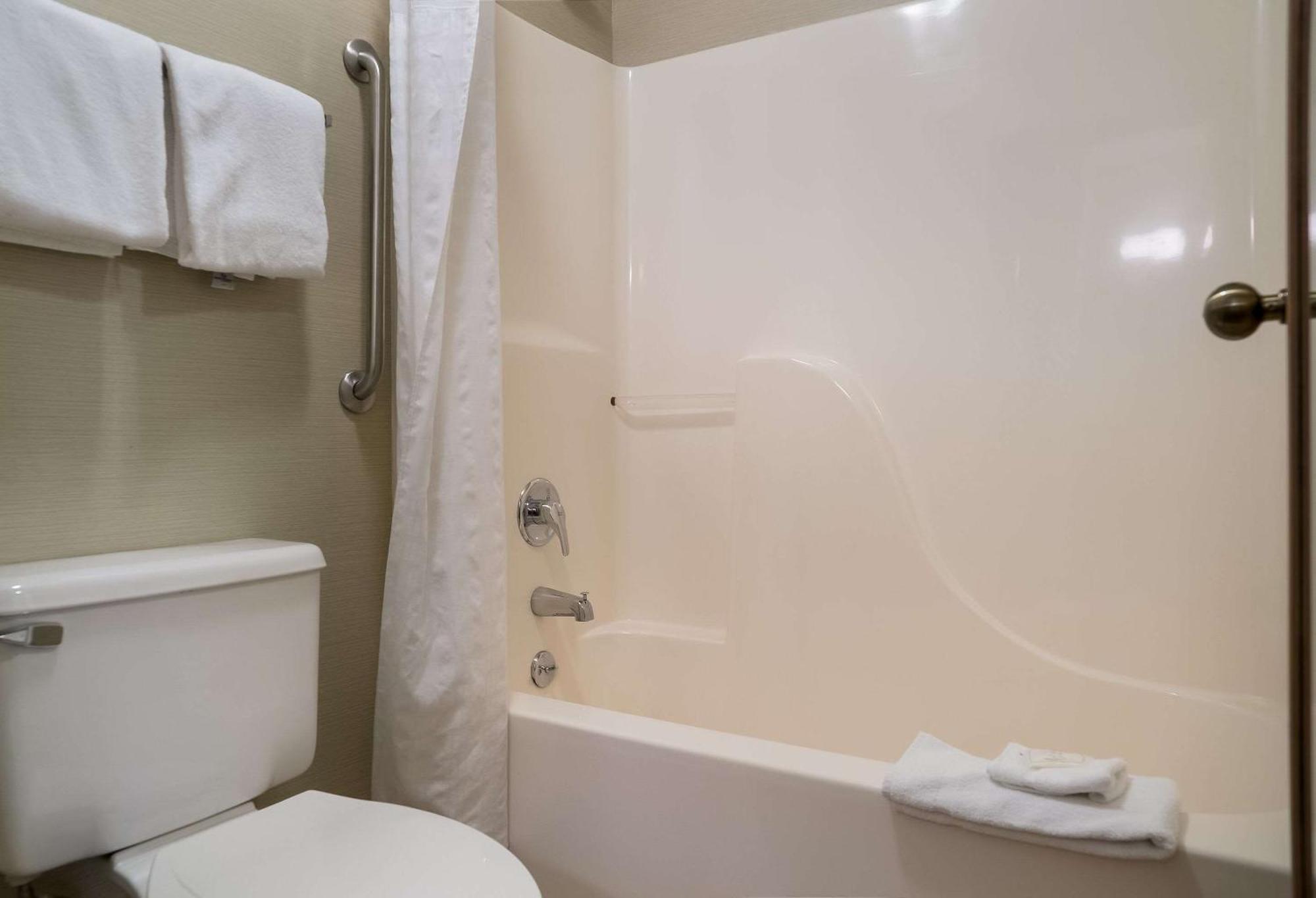 Quality - Flint South Inn Grand Blanc