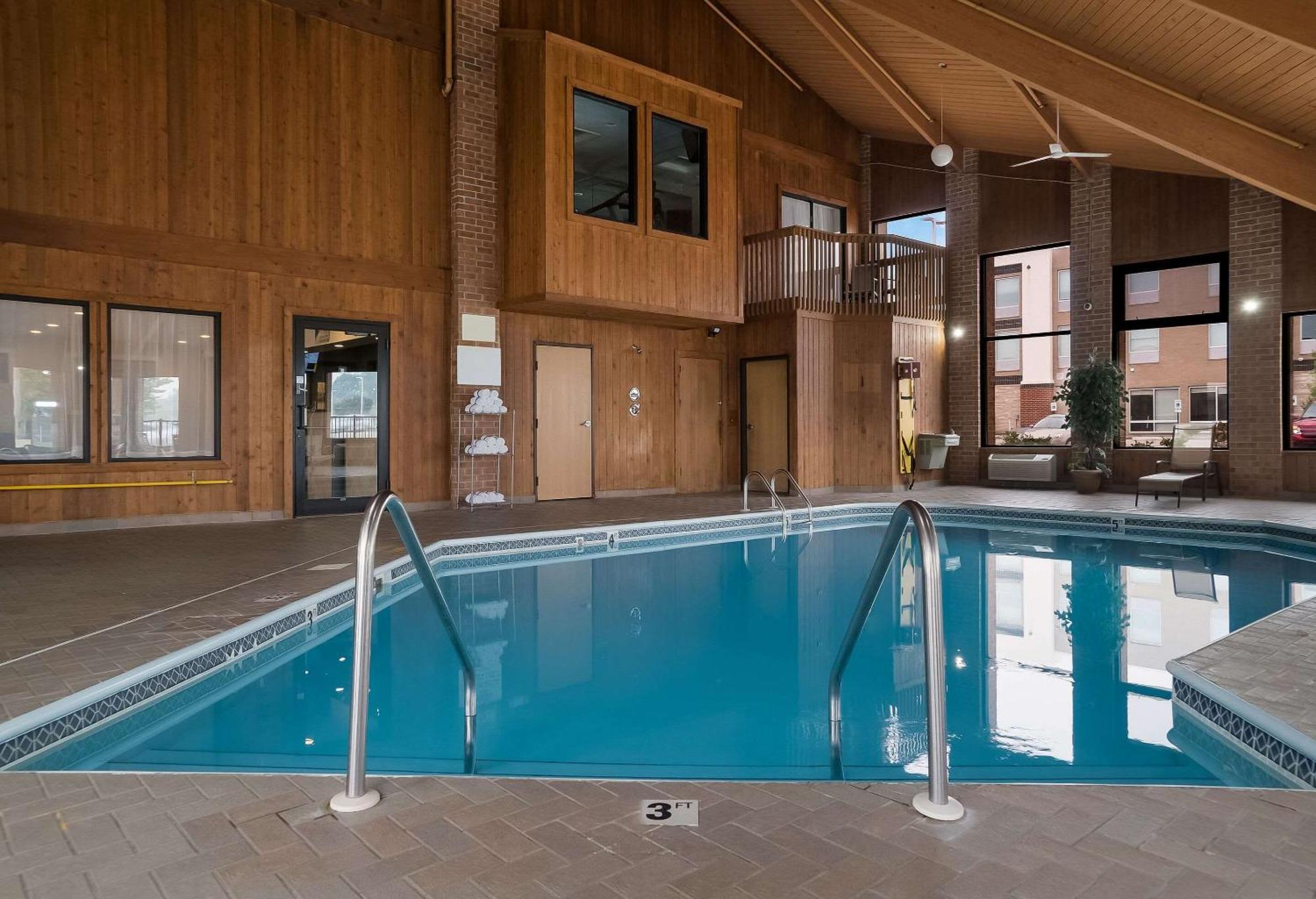 Quality - Flint South Inn 2*