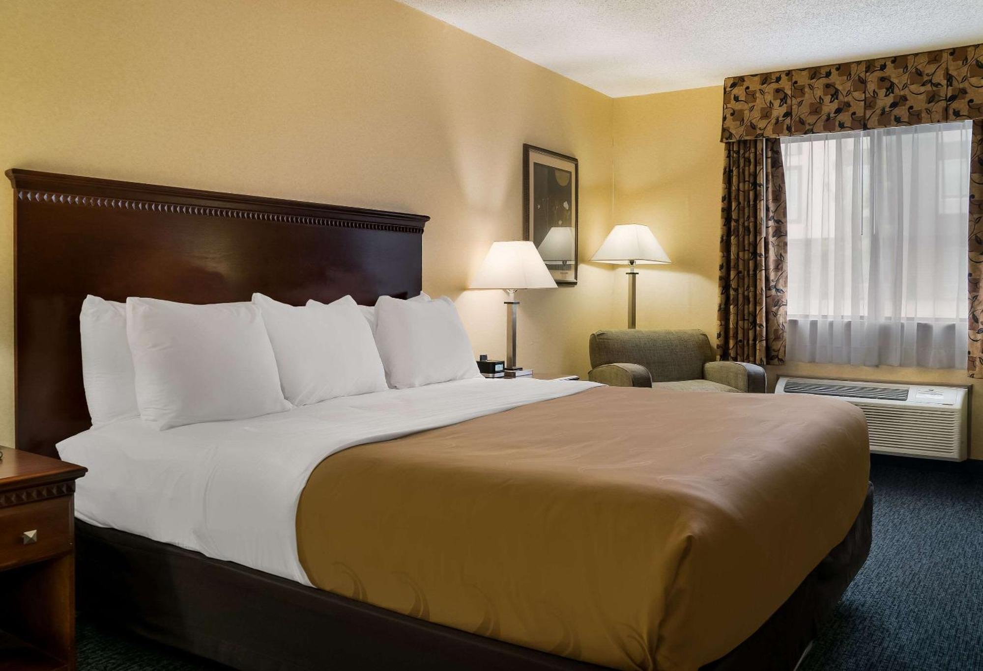 Quality - Flint South Inn 2*